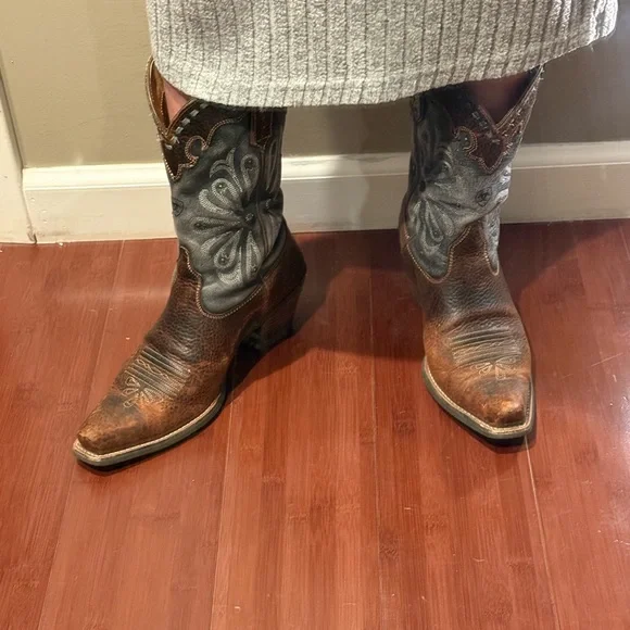 Gorgeous Ariat Daisy Cowboy Boots 7.5 - Picture 4 of 5